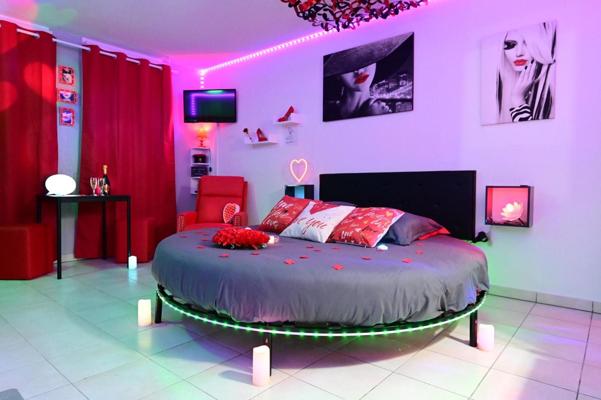 Love Room A Deux Pas De L'Ocean Avec Hammam, Sauna Et Bain A 2 :-) Biscarrosse Dış mekan fotoğraf