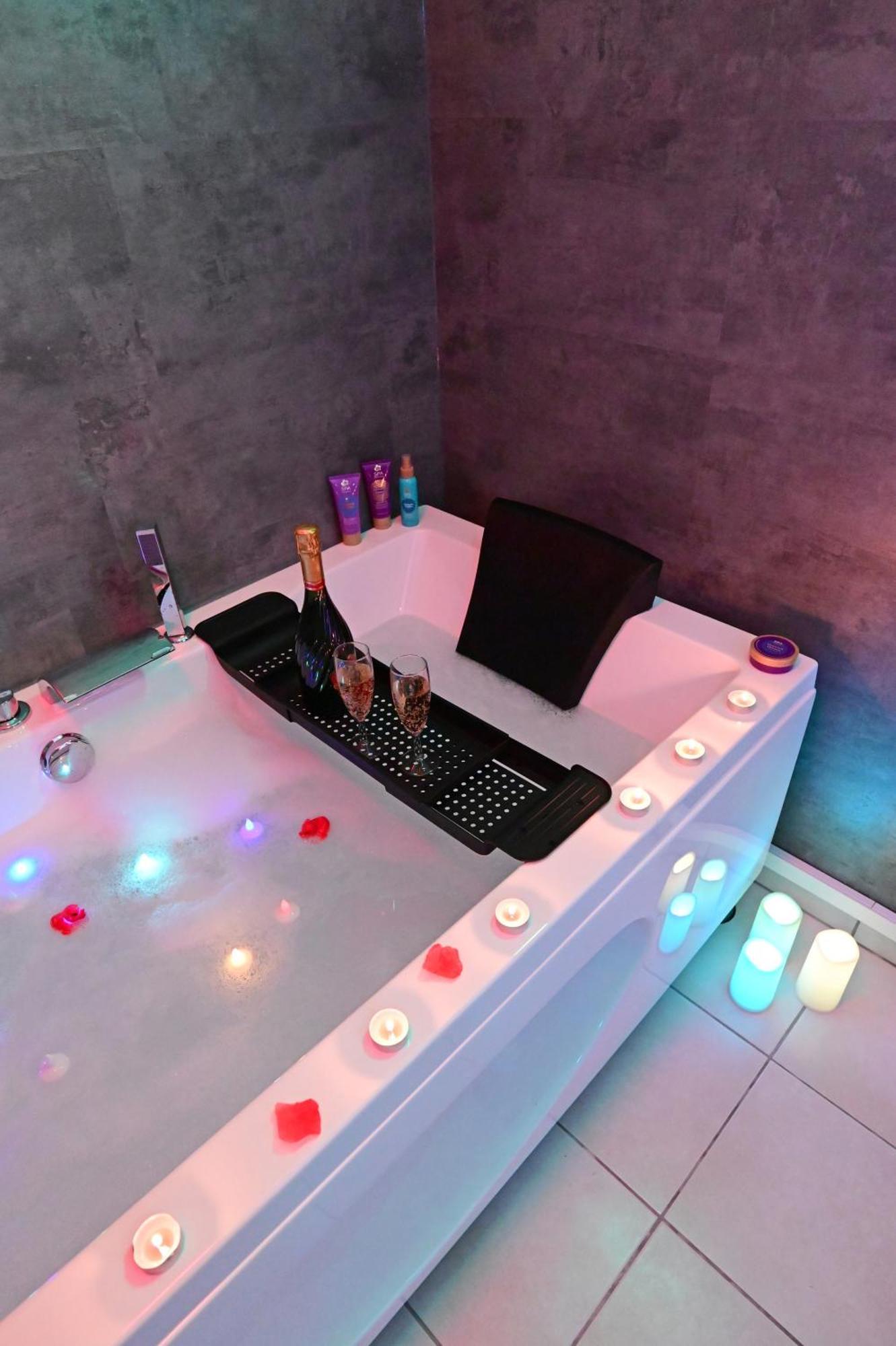 Love Room A Deux Pas De L'Ocean Avec Hammam, Sauna Et Bain A 2 :-) Biscarrosse Dış mekan fotoğraf