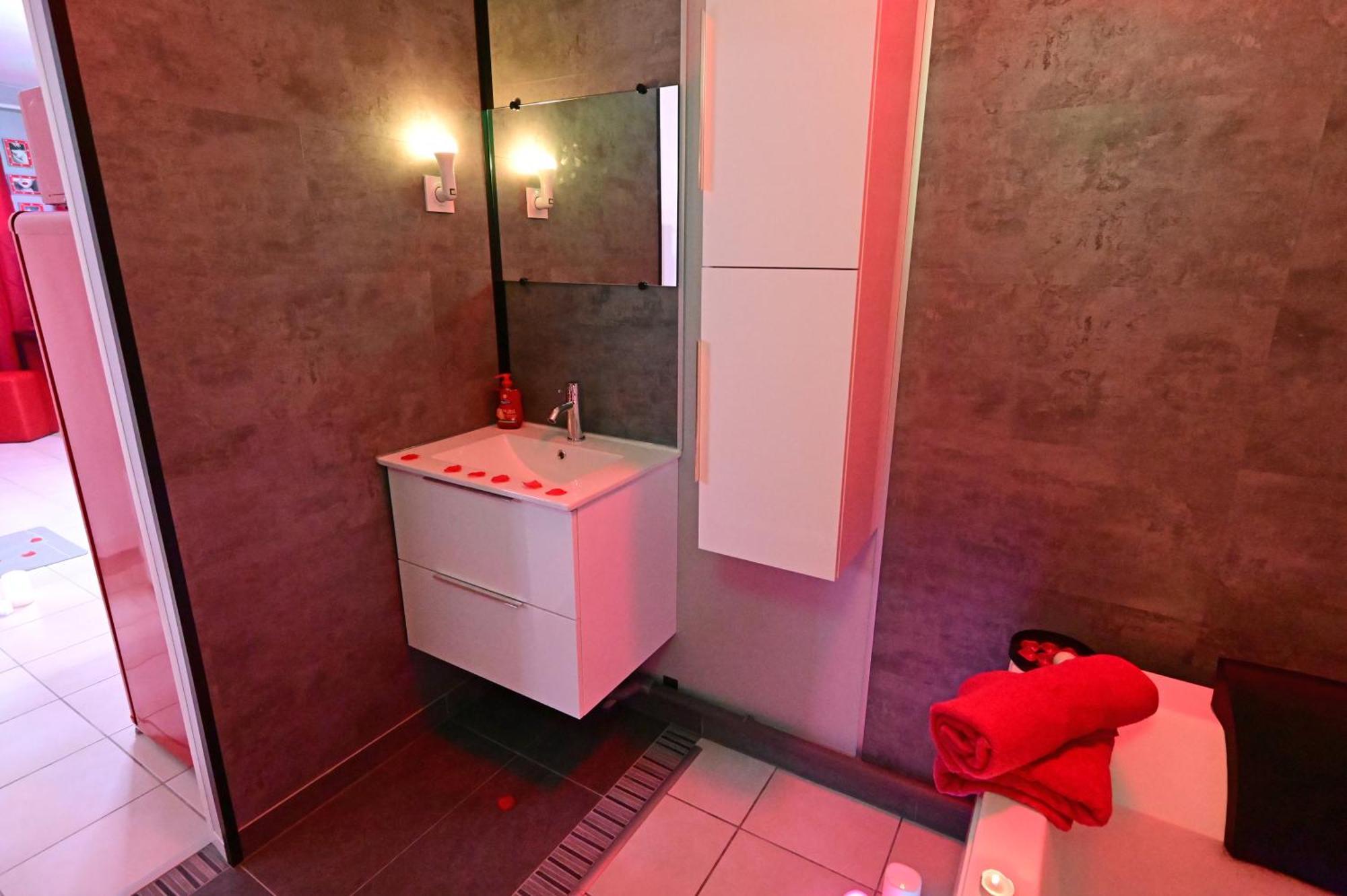 Love Room A Deux Pas De L'Ocean Avec Hammam, Sauna Et Bain A 2 :-) Biscarrosse Dış mekan fotoğraf