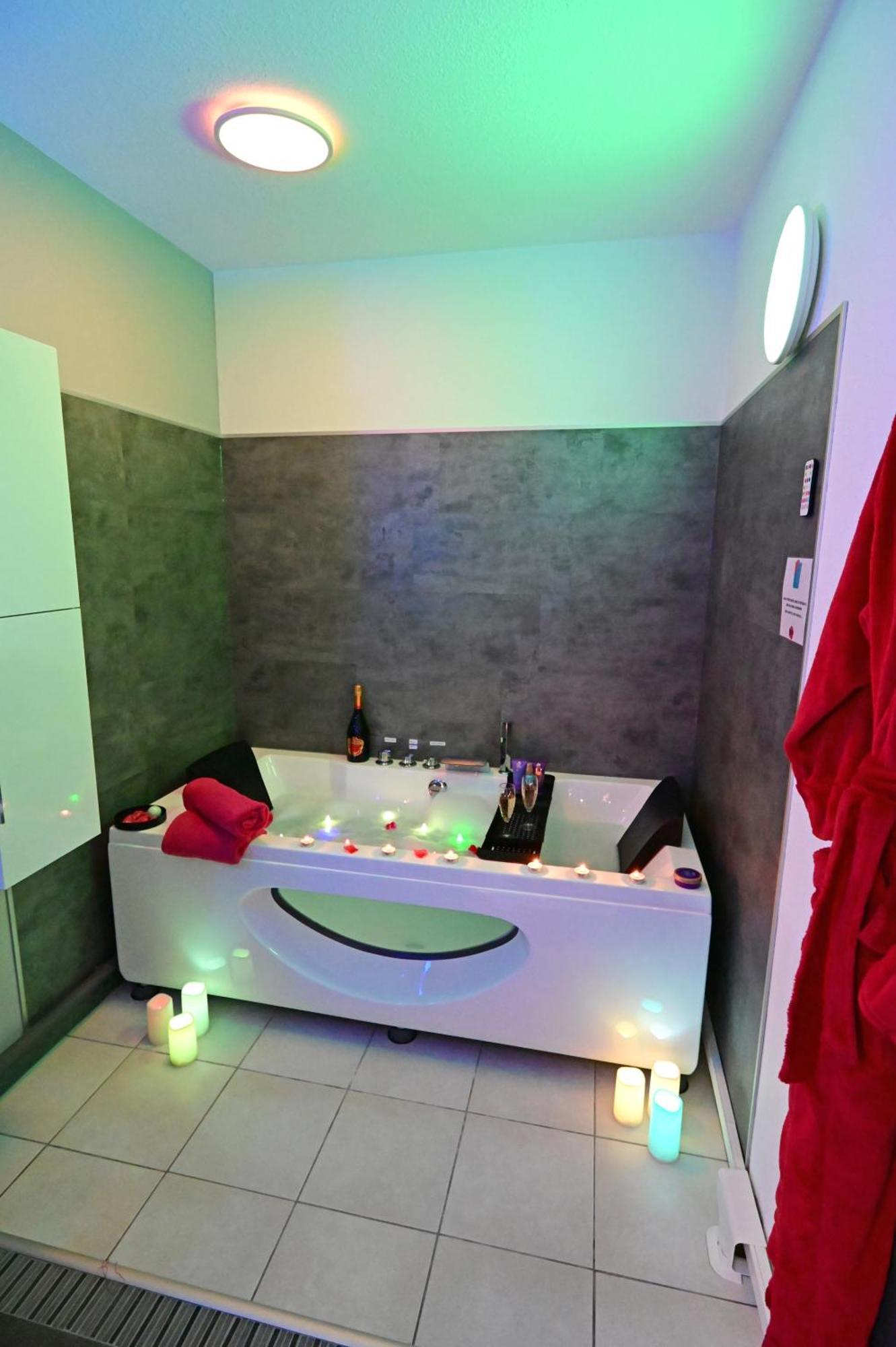 Love Room A Deux Pas De L'Ocean Avec Hammam, Sauna Et Bain A 2 :-) Biscarrosse Dış mekan fotoğraf