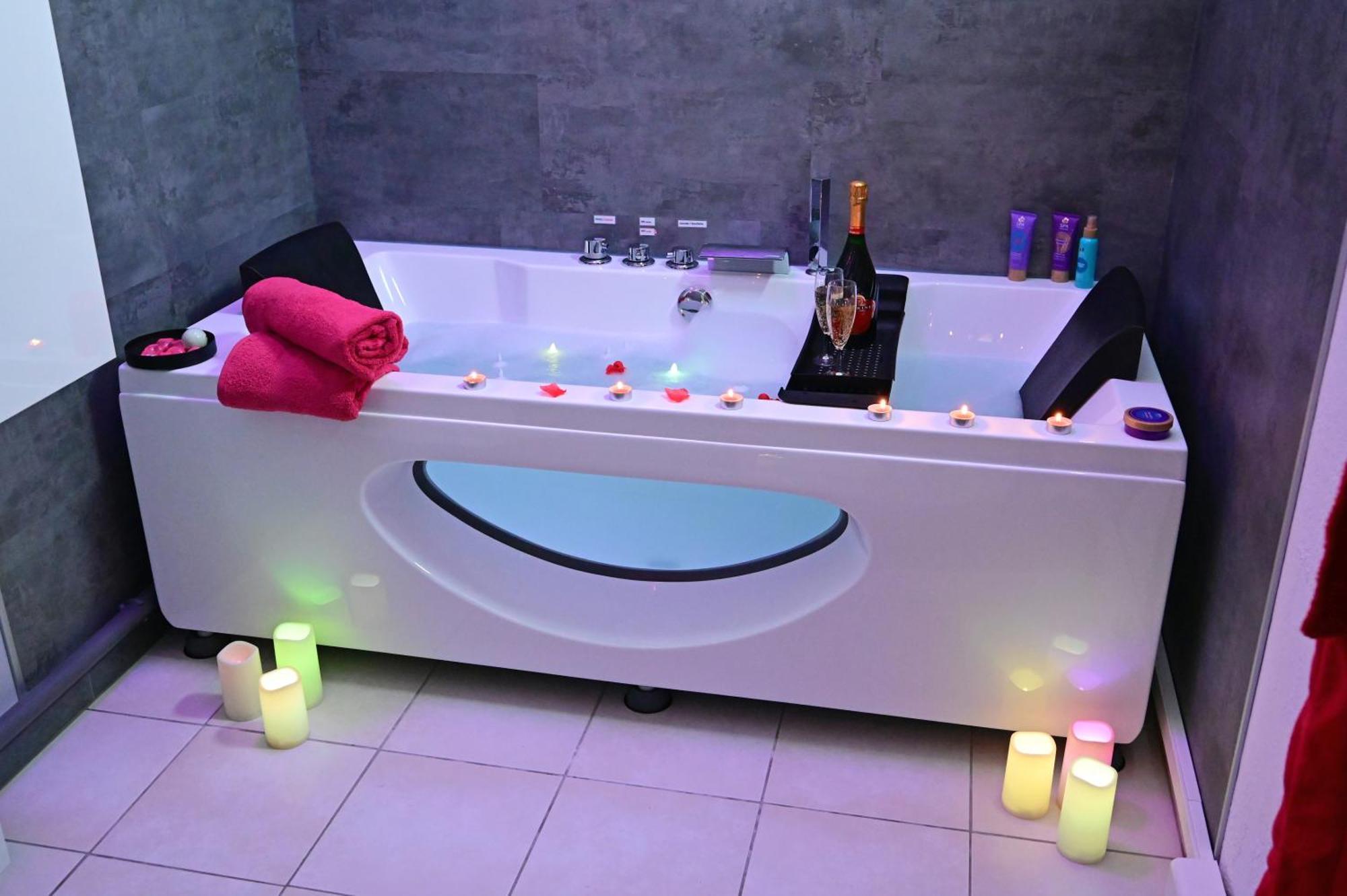 Love Room A Deux Pas De L'Ocean Avec Hammam, Sauna Et Bain A 2 :-) Biscarrosse Dış mekan fotoğraf